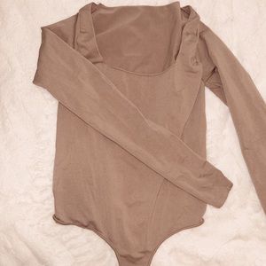 SKIMS ESSENTIAL LONG SLEEVE IN SIENNA